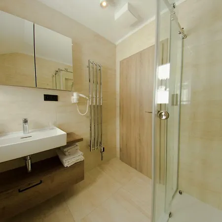 Praha Hotel 4*