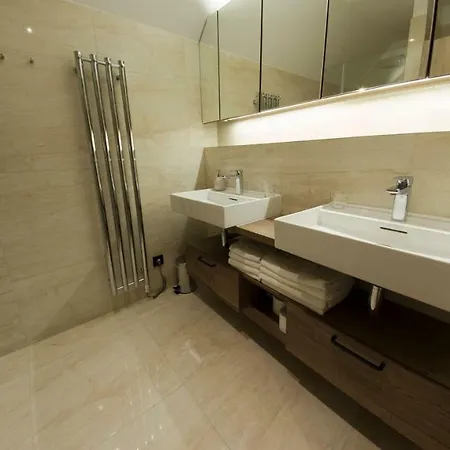 Praha Hotel 4*